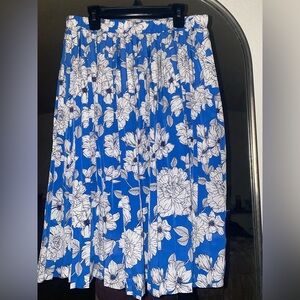 Banana Republic blue white floral pleated skirt Petite Medium